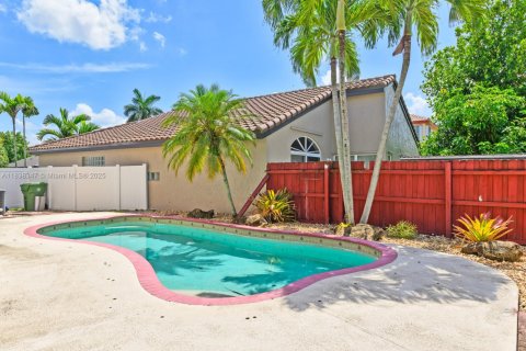 House in Pembroke Pines, Florida 4 bedrooms, 205.59 sq.m. № 1825717 - photo 27
