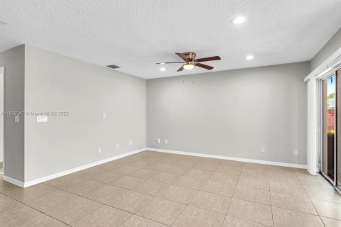 House in Pembroke Pines, Florida 4 bedrooms, 205.59 sq.m. № 1825717 - photo 12
