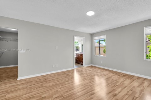 House in Pembroke Pines, Florida 4 bedrooms, 205.59 sq.m. № 1825717 - photo 18
