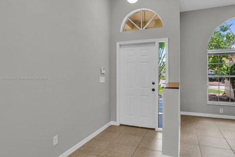 House in Pembroke Pines, Florida 4 bedrooms, 205.59 sq.m. № 1825717 - photo 3