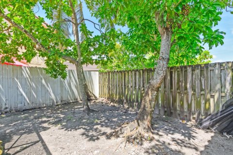 House in Pembroke Pines, Florida 4 bedrooms, 205.59 sq.m. № 1825717 - photo 30