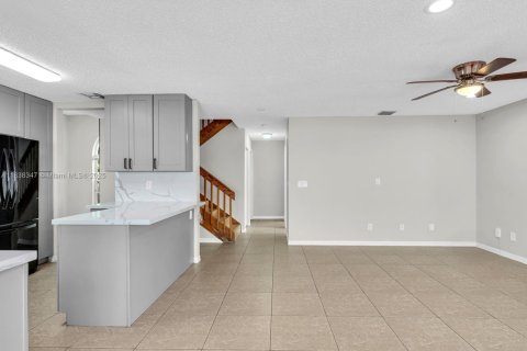 House in Pembroke Pines, Florida 4 bedrooms, 205.59 sq.m. № 1825717 - photo 13