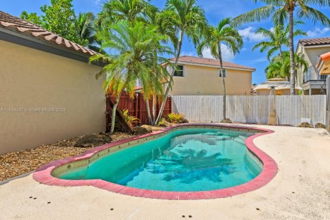 House in Pembroke Pines, Florida 4 bedrooms, 205.59 sq.m. № 1825717 - photo 28