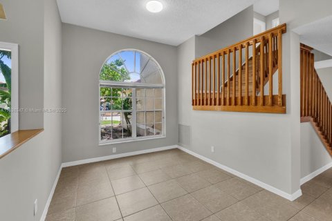 House in Pembroke Pines, Florida 4 bedrooms, 205.59 sq.m. № 1825717 - photo 4