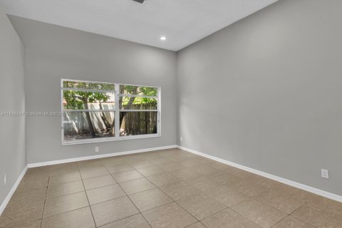 House in Pembroke Pines, Florida 4 bedrooms, 205.59 sq.m. № 1825717 - photo 6