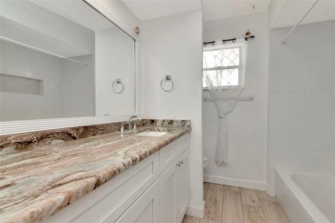 Casa en venta en New Port Richey, Florida, 2 dormitorios, 116.59 m2 № 1808590 - foto 18