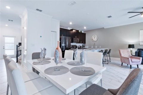 Townhouse in Davenport, Florida 4 bedrooms, 177.81 sq.m. № 2118467 - photo 6