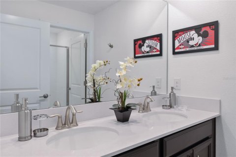 Townhouse in Davenport, Florida 4 bedrooms, 177.81 sq.m. № 2118467 - photo 16