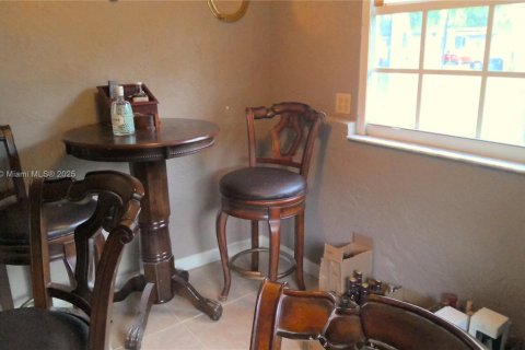 Casa en venta en North Miami, Florida, 3 dormitorios, 175.21 m2 № 1820165 - foto 10