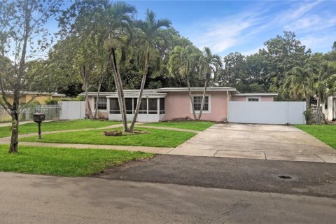 Casa en venta en North Miami, Florida, 3 dormitorios, 175.21 m2 № 1820165 - foto 3