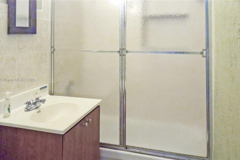 Casa en venta en North Miami, Florida, 3 dormitorios, 175.21 m2 № 1820165 - foto 21