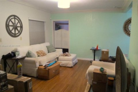 Casa en venta en North Miami, Florida, 3 dormitorios, 175.21 m2 № 1820165 - foto 7