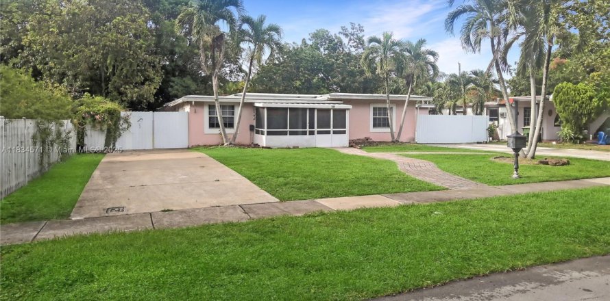 Casa en North Miami, Florida 3 dormitorios, 175.21 m2 № 1820165