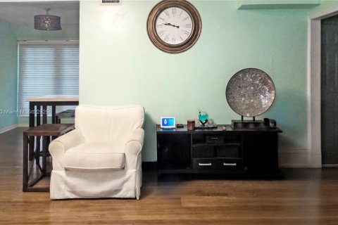 Casa en venta en North Miami, Florida, 3 dormitorios, 175.21 m2 № 1820165 - foto 4