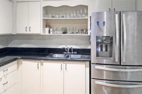 Casa en venta en North Miami, Florida, 3 dormitorios, 175.21 m2 № 1820165 - foto 30