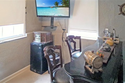 Casa en venta en North Miami, Florida, 3 dormitorios, 175.21 m2 № 1820165 - foto 11