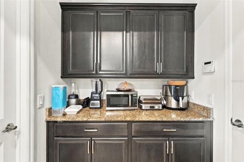 Villa ou maison à vendre à Kissimmee, Floride: 4 chambres, 296.17 m2 № 2405392 - photo 8