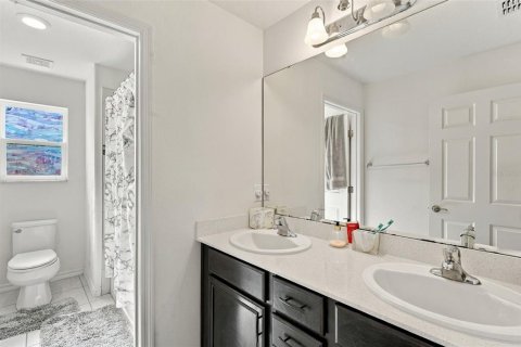 Villa ou maison à vendre à Kissimmee, Floride: 4 chambres, 296.17 m2 № 2405392 - photo 5