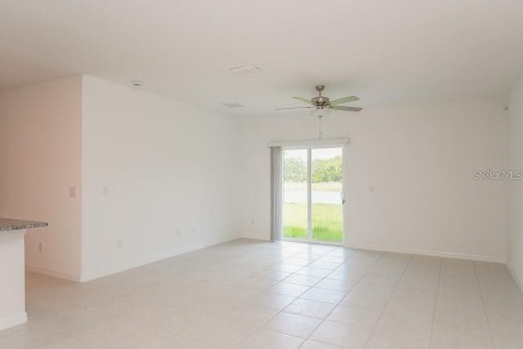 Casa en alquiler en Zephyrhills, Florida, 6 dormitorios, 239.69 m2 № 1906122 - foto 4