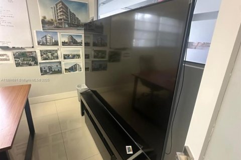 Propiedad comercial en venta en Hollywood, Florida № 1952408 - foto 18