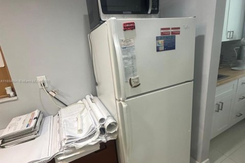 Propiedad comercial en venta en Hollywood, Florida № 1952408 - foto 9