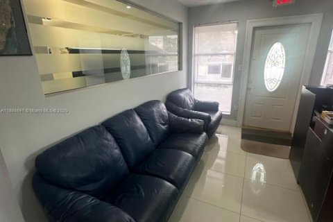 Propiedad comercial en venta en Hollywood, Florida № 1952408 - foto 4