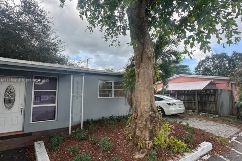 Propiedad comercial en venta en Hollywood, Florida № 1952408 - foto 27