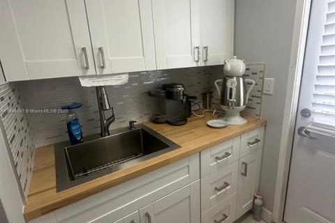 Propiedad comercial en venta en Hollywood, Florida № 1952408 - foto 10