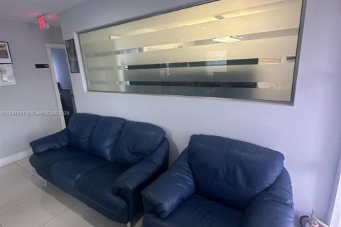 Propiedad comercial en venta en Hollywood, Florida № 1952408 - foto 19