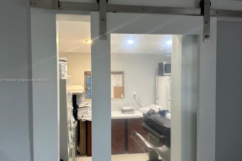 Propiedad comercial en venta en Hollywood, Florida № 1952408 - foto 13