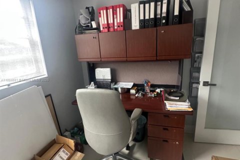 Propiedad comercial en venta en Hollywood, Florida № 1952408 - foto 3