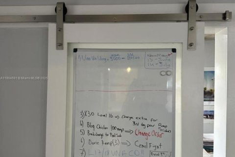 Propiedad comercial en venta en Hollywood, Florida № 1952408 - foto 12