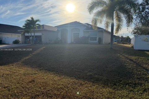 Купить виллу или дом в Кейп-Корал, Флорида 3 спальни, 128.48м2, № 2026422 - фото 2