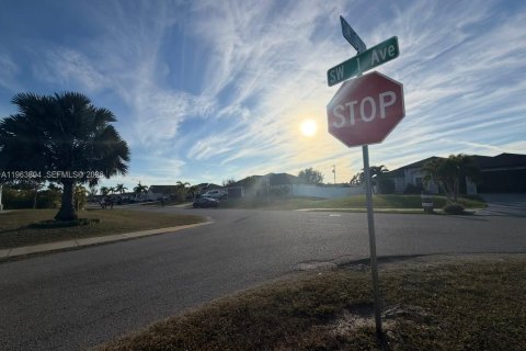 Купить виллу или дом в Кейп-Корал, Флорида 3 спальни, 128.48м2, № 2026422 - фото 5