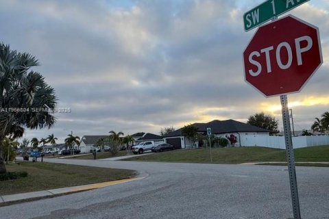 Купить виллу или дом в Кейп-Корал, Флорида 3 спальни, 128.48м2, № 2026422 - фото 3