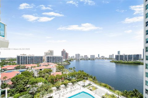 Condominio en venta en Aventura, Florida, 3 dormitorios, 285.49 m2 № 1980997 - foto 2