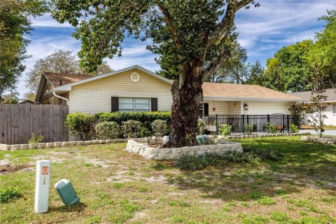 Casa en venta en Mount Dora, Florida, 2 dormitorios, 165.74 m2 № 1670006 - foto 2