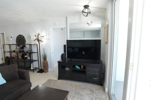Condo in Fort Lauderdale, Florida, 2 bedrooms  № 1888832 - photo 10