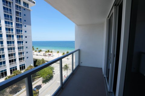 Condo in Fort Lauderdale, Florida, 2 bedrooms  № 1888832 - photo 1
