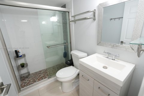 Condo in Fort Lauderdale, Florida, 2 bedrooms  № 1888832 - photo 27