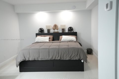Condo in Fort Lauderdale, Florida, 2 bedrooms  № 1888832 - photo 14