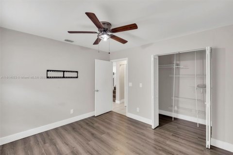 Casa en venta en Pembroke Pines, Florida, 4 dormitorios, 205.59 m2 № 1766303 - foto 11