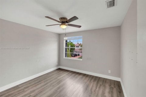 Casa en venta en Pembroke Pines, Florida, 4 dormitorios, 205.59 m2 № 1766303 - foto 26