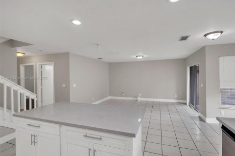 Casa en venta en Pembroke Pines, Florida, 4 dormitorios, 205.59 m2 № 1766303 - foto 6
