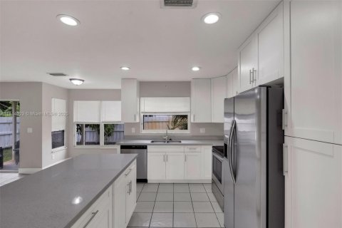 Casa en venta en Pembroke Pines, Florida, 4 dormitorios, 205.59 m2 № 1766303 - foto 4