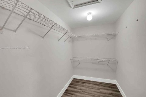 Casa en venta en Pembroke Pines, Florida, 4 dormitorios, 205.59 m2 № 1766303 - foto 19