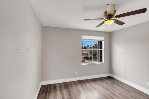 Casa en venta en Pembroke Pines, Florida, 4 dormitorios, 205.59 m2 № 1766303 - foto 24