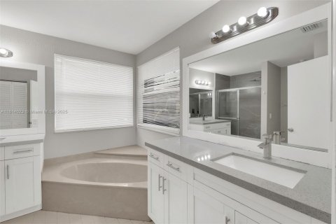 Casa en venta en Pembroke Pines, Florida, 4 dormitorios, 205.59 m2 № 1766303 - foto 20