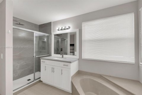 Casa en venta en Pembroke Pines, Florida, 4 dormitorios, 205.59 m2 № 1766303 - foto 21
