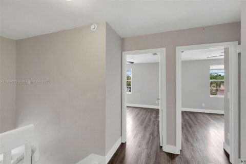 Casa en venta en Pembroke Pines, Florida, 4 dormitorios, 205.59 m2 № 1766303 - foto 23